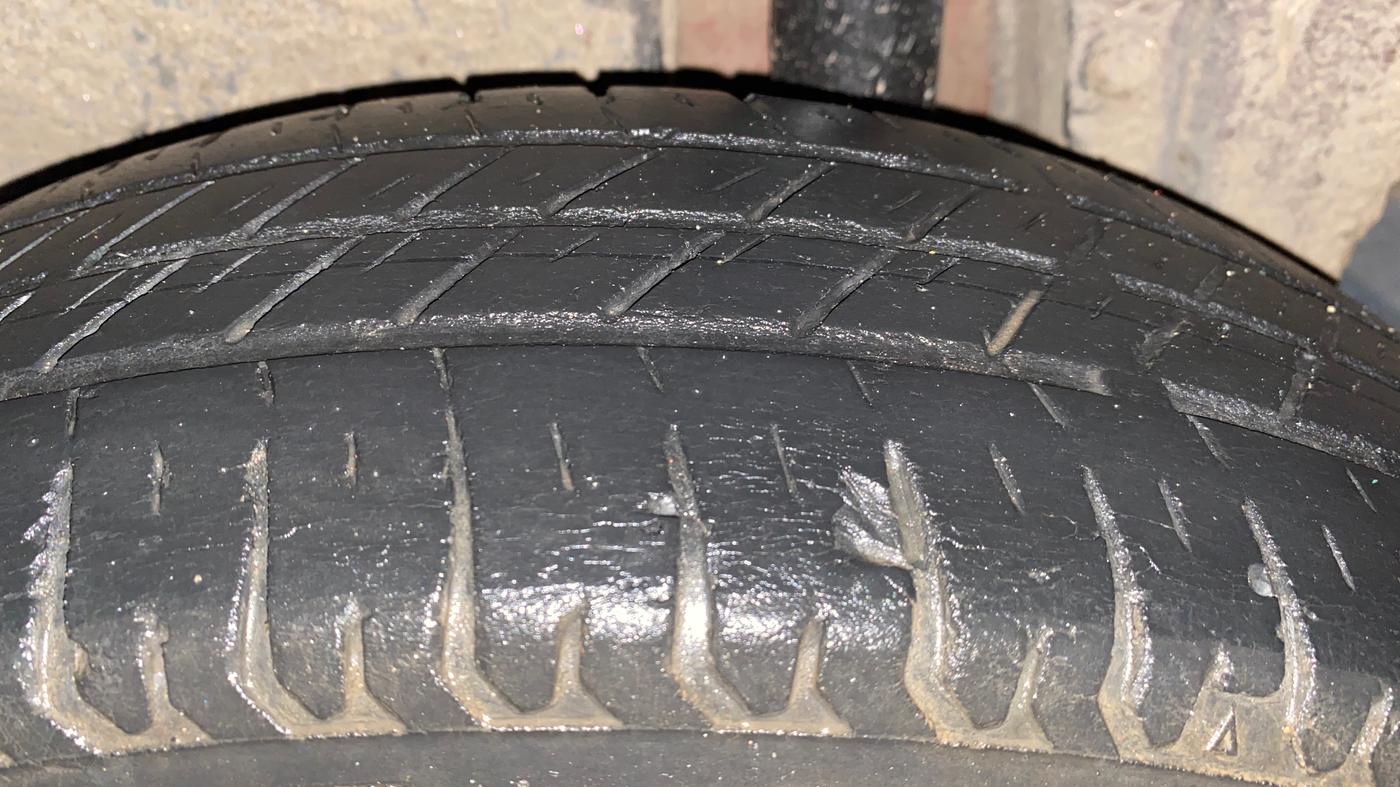 2015 Maruti Swift Dzire VXI, Petrol, Manual, 66,496 km, Left Rear Tyre Tread