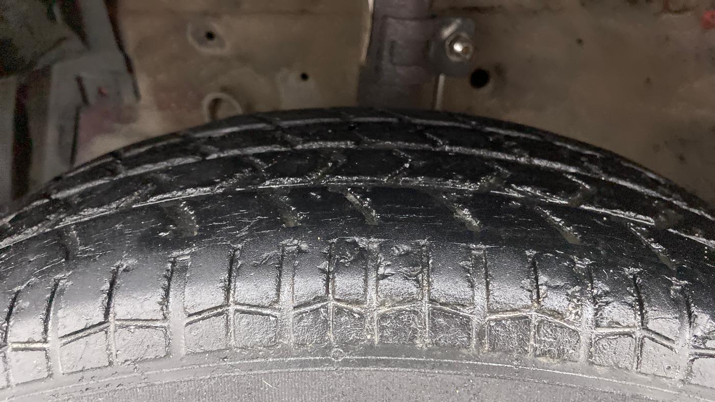 2014 Maruti Swift VXI, Petrol, Manual, 94,540 km, Left Front Tyre Tread