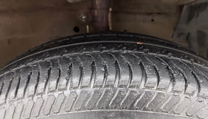 2014 Maruti Swift VXI, Petrol, Manual, 94,540 km, Right Front Tyre Tread