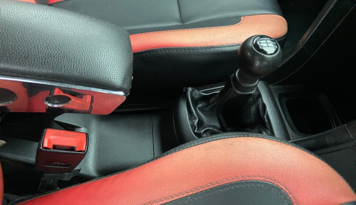 2014 Maruti Swift VXI, Petrol, Manual, 94,540 km, Gear lever - Boot cover slightly torn