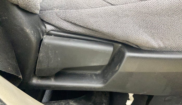 2020 Renault TRIBER RXL MT, Petrol, Manual, 27,600 km, Driver Side Adjustment Panel