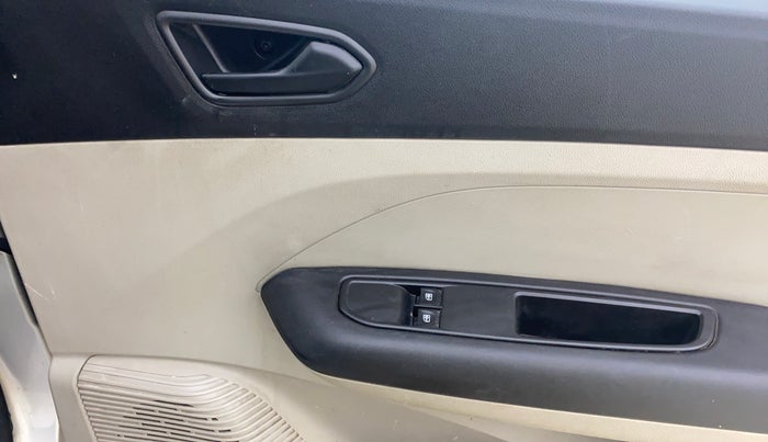 2020 Renault TRIBER RXL MT, Petrol, Manual, 27,600 km, Driver Side Door Panels Control