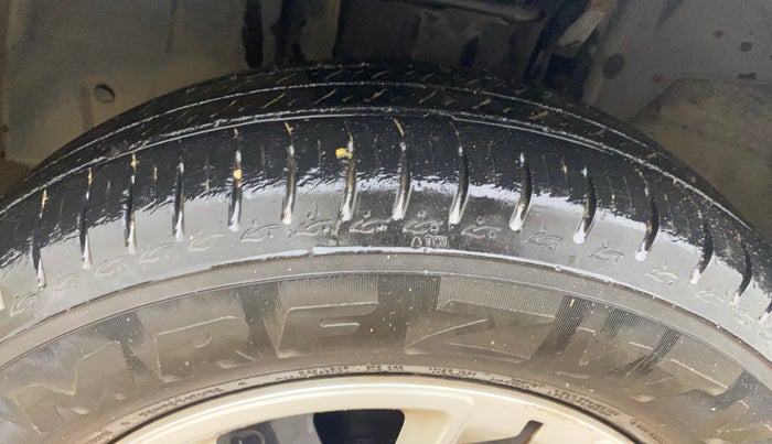 2020 Renault TRIBER RXL MT, Petrol, Manual, 27,600 km, Left Front Tyre Tread