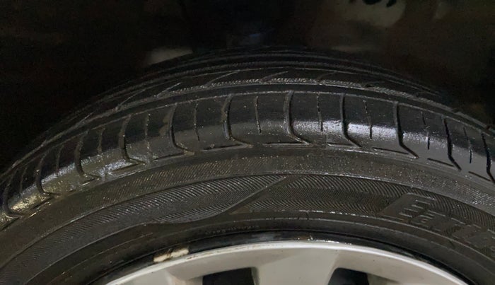 2016 Maruti Wagon R 1.0 VXI, Petrol, Manual, 55,951 km, Right Front Tyre Tread