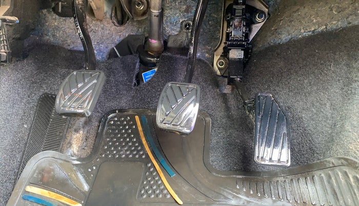 2021 Maruti Baleno ZETA PETROL 1.2, Petrol, Manual, 71,303 km, Pedals