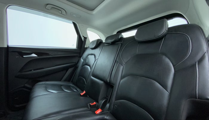 2020 MG HECTOR SHARP DCT PETROL, Petrol, Automatic, 32,616 km, Right Side Rear Door Cabin