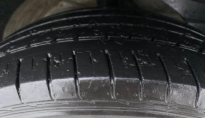 2020 MG HECTOR SHARP DCT PETROL, Petrol, Automatic, 32,616 km, Right Front Tyre Tread