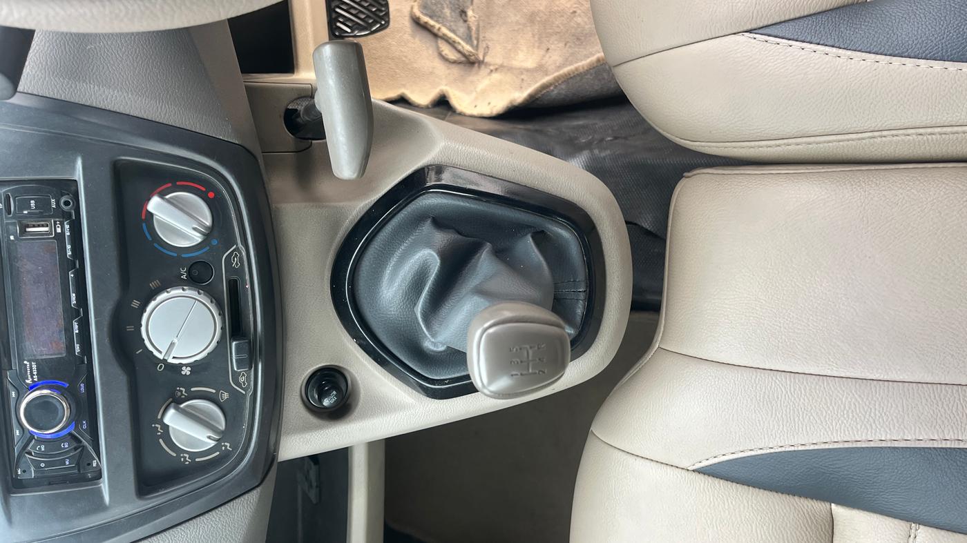 2015 Datsun Go Plus T, Petrol, Manual, 80,595 km, Gear Lever