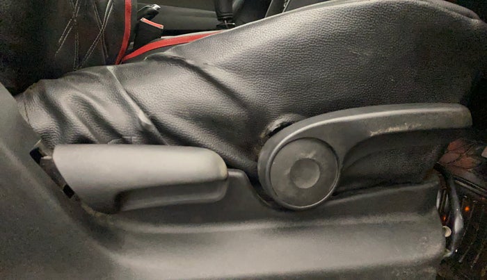 2017 Maruti Vitara Brezza ZDI, Diesel, Manual, 1,39,612 km, Driver Side Adjustment Panel