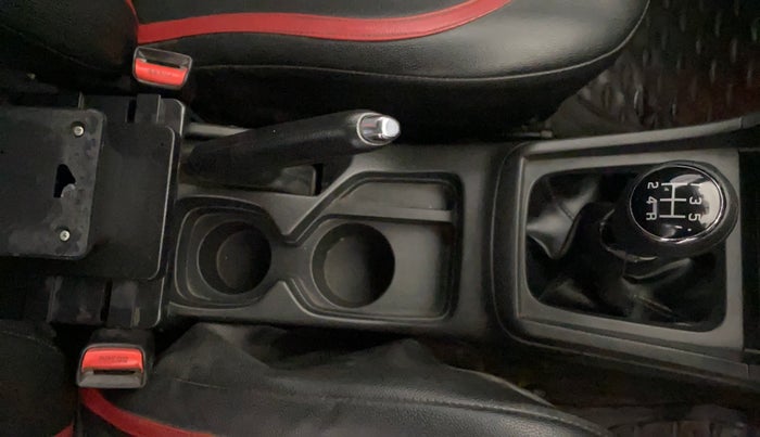 2017 Maruti Vitara Brezza ZDI, Diesel, Manual, 1,39,612 km, Gear Lever