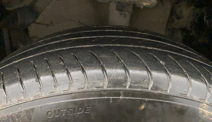 2017 Maruti Vitara Brezza ZDI, Diesel, Manual, 1,39,612 km, Left Front Tyre Tread