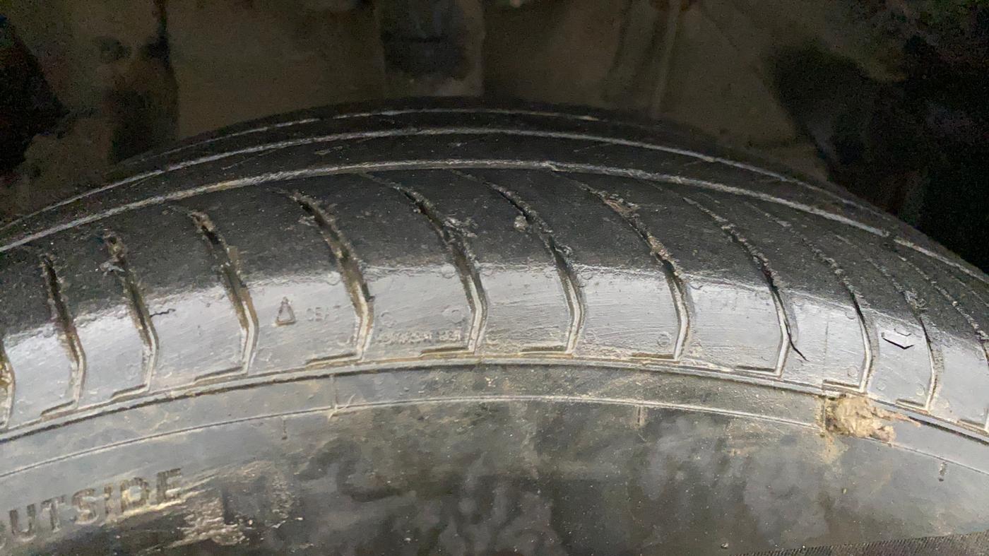 2017 Maruti Vitara Brezza ZDI, Diesel, Manual, 1,39,612 km, Right Front Tyre Tread