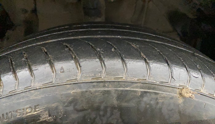 2017 Maruti Vitara Brezza ZDI, Diesel, Manual, 1,39,612 km, Right Front Tyre Tread