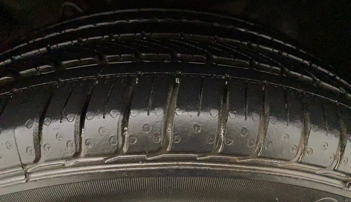 2015 Hyundai Elite i20 ASTA 1.2, Petrol, Manual, 39,003 km, Left Front Tyre Tread