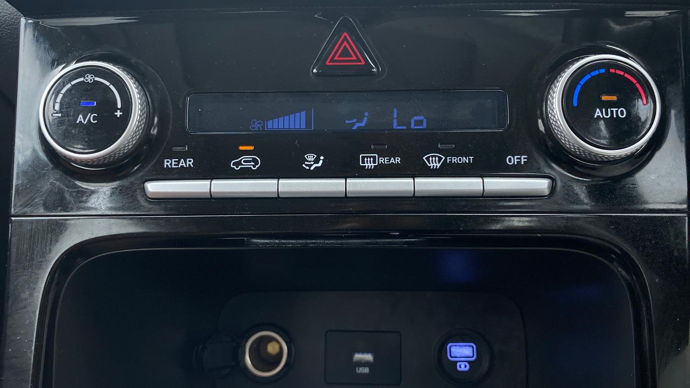 2021 Hyundai ALCAZAR 1.5 SIGNATURE MT 6STR, Diesel, Manual, 30,111 km, Automatic Climate Control