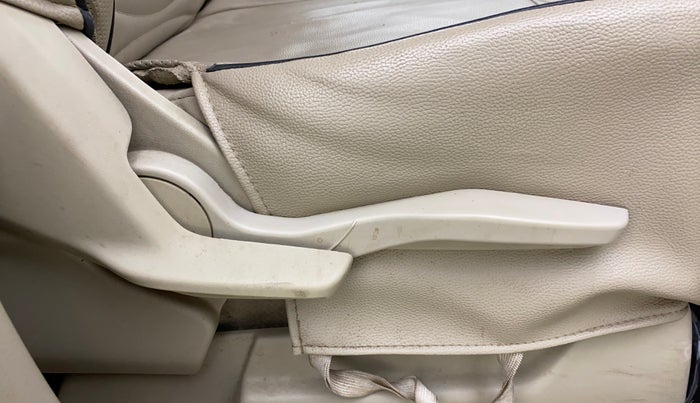 2019 Maruti Ertiga ZDI+ 1.5, Diesel, Manual, 1,28,670 km, Driver Side Adjustment Panel