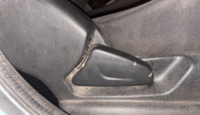 2018 Renault Kwid RXL, Petrol, Manual, 43,025 km, Driver Side Adjustment Panel