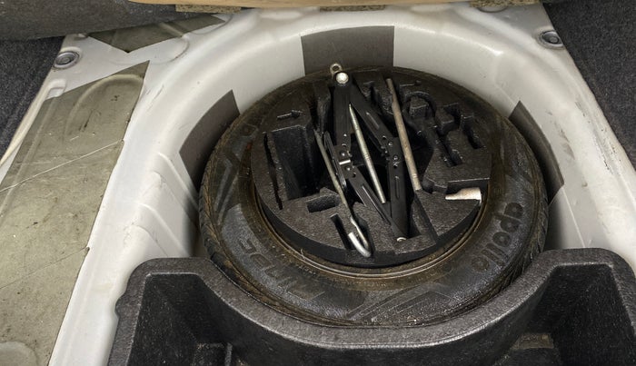 2016 Volkswagen Vento HIGHLINE 1.6 MPI, Petrol, Manual, 46,674 km, Spare Tyre