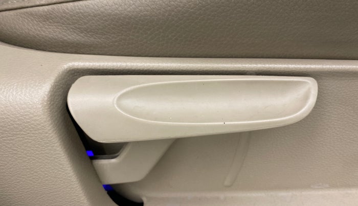 2016 Volkswagen Vento HIGHLINE 1.6 MPI, Petrol, Manual, 46,674 km, Driver Side Adjustment Panel