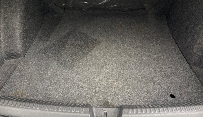 2016 Volkswagen Vento HIGHLINE 1.6 MPI, Petrol, Manual, 46,674 km, Boot Inside