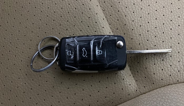 2016 Volkswagen Vento HIGHLINE 1.6 MPI, Petrol, Manual, 46,674 km, Key Close Up