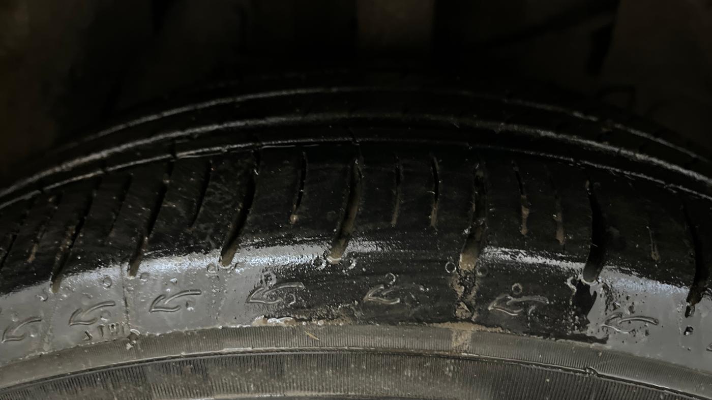 2016 Tata Zest XM PETROL, Petrol, Manual, 24,987 km, Right Front Tyre Tread