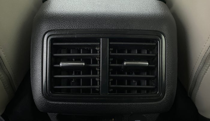 2022 Mahindra XUV700 AX 5 P MT 5 STR, Petrol, Manual, 23,267 km, Rear AC Vents