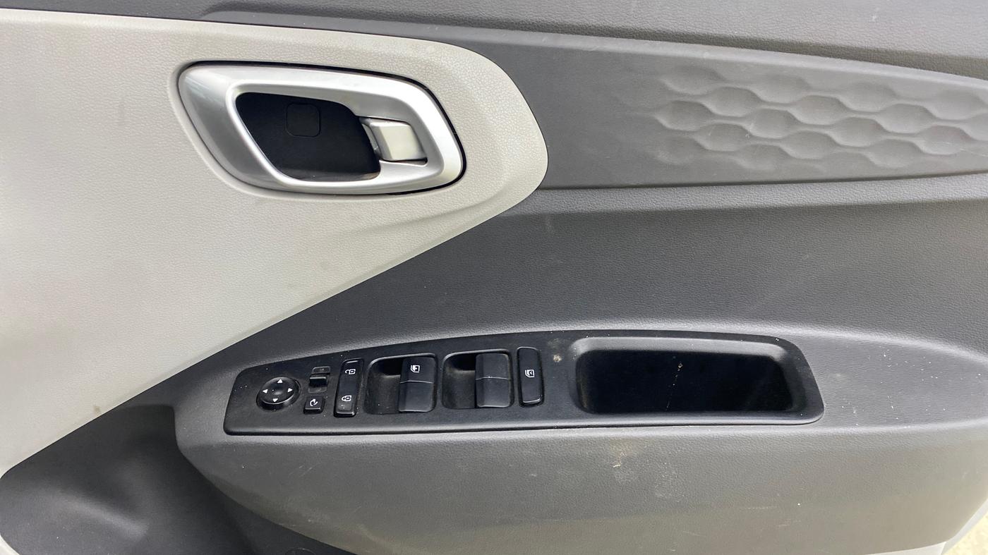 2022 Hyundai GRAND I10 NIOS SPORTZ 1.2 KAPPA VTVT CNG, CNG, Manual, 20,524 km, Driver Side Door Panels Control