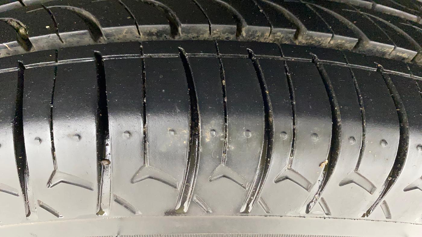 2017 Maruti Swift VXI O, Petrol, Manual, 50,836 km, Left Rear Tyre Tread