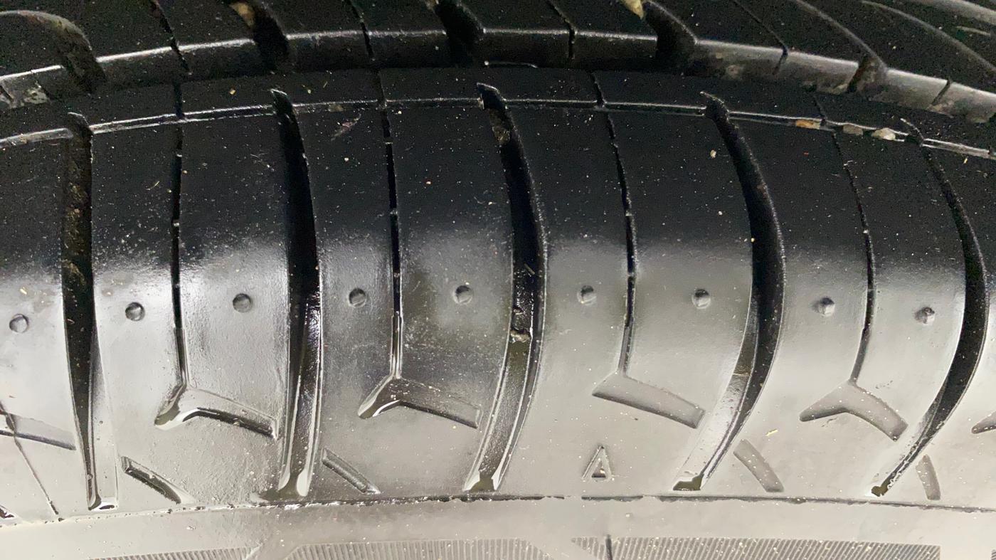 2017 Maruti Swift VXI O, Petrol, Manual, 50,836 km, Right Rear Tyre Tread