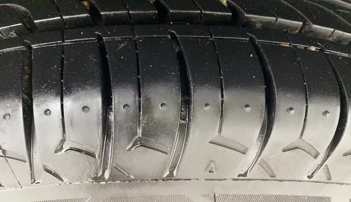 2017 Maruti Swift VXI O, Petrol, Manual, 48,820 km, Right Rear Tyre Tread