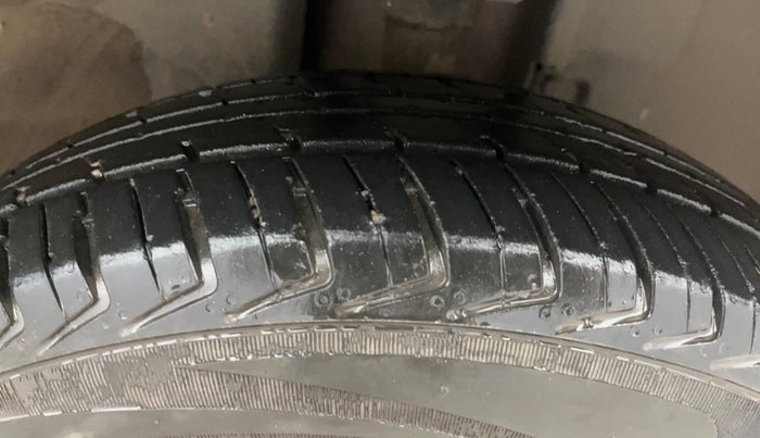 2018 Renault Kwid RXT 1.0 AMT (O), Petrol, Automatic, 24,119 km, Right Front Tyre Tread