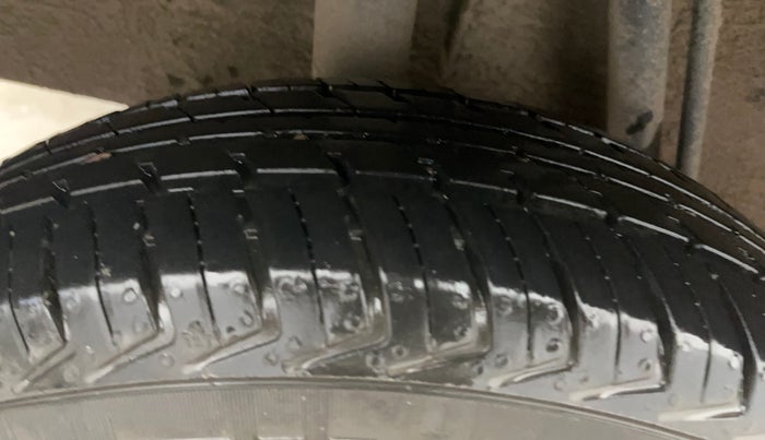 2018 Renault Kwid RXT 1.0 AMT (O), Petrol, Automatic, 24,119 km, Right Rear Tyre Tread