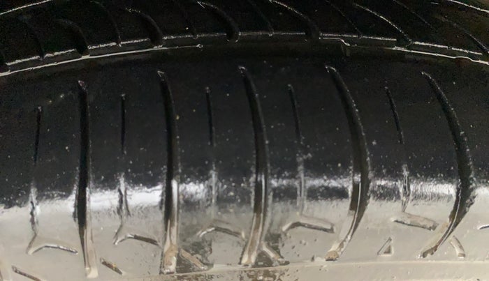 2013 Maruti Swift Dzire ZXI, Petrol, Manual, 1,46,661 km, Left Front Tyre Tread