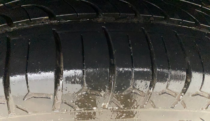 2013 Maruti Swift Dzire ZXI, Petrol, Manual, 1,46,661 km, Left Rear Tyre Tread