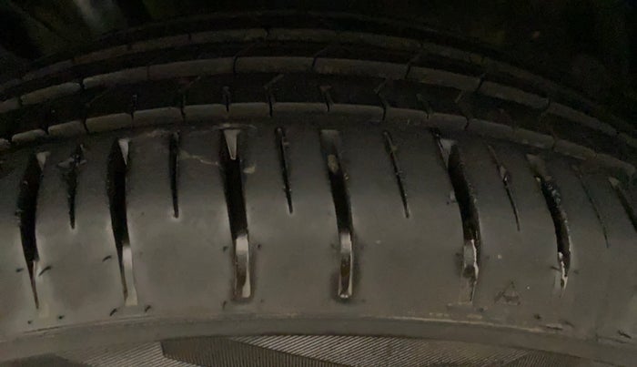 2022 Tata PUNCH CREATIVE AMT 1.2 RTN DUAL TONE, Petrol, Automatic, 3,337 km, Left Front Tyre Tread