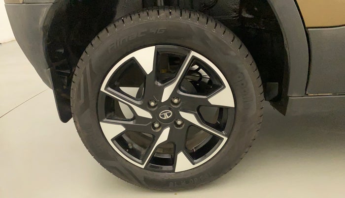 2022 Tata PUNCH CREATIVE AMT 1.2 RTN DUAL TONE, Petrol, Automatic, 3,337 km, Right Rear Wheel
