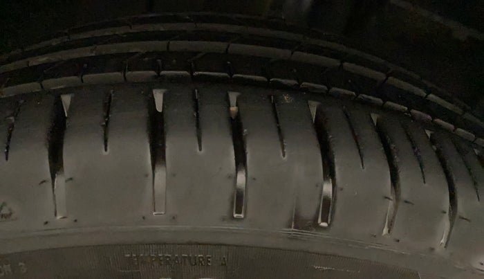 2022 Tata PUNCH CREATIVE AMT 1.2 RTN DUAL TONE, Petrol, Automatic, 3,337 km, Right Rear Tyre Tread