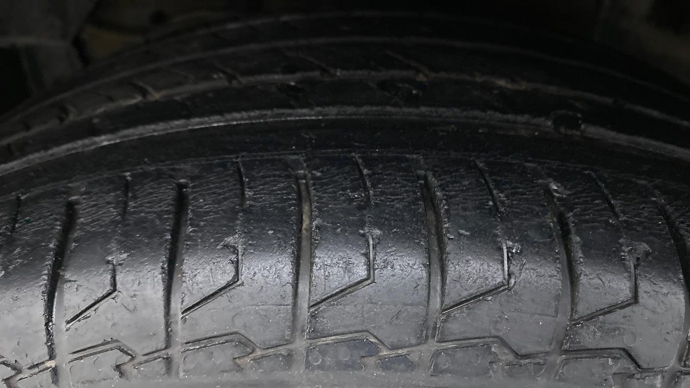 2017 Maruti S Cross ZETA SHVS, Diesel, Manual, 24,598 km, Left Front Tyre Tread