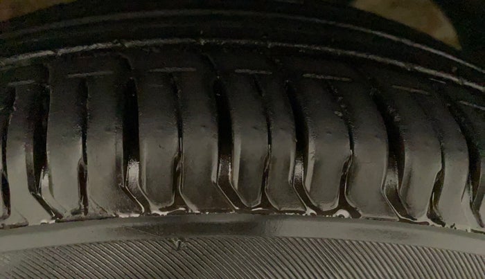 2023 Maruti Swift VXI, Petrol, Manual, 9,424 km, Right Front Tyre Tread