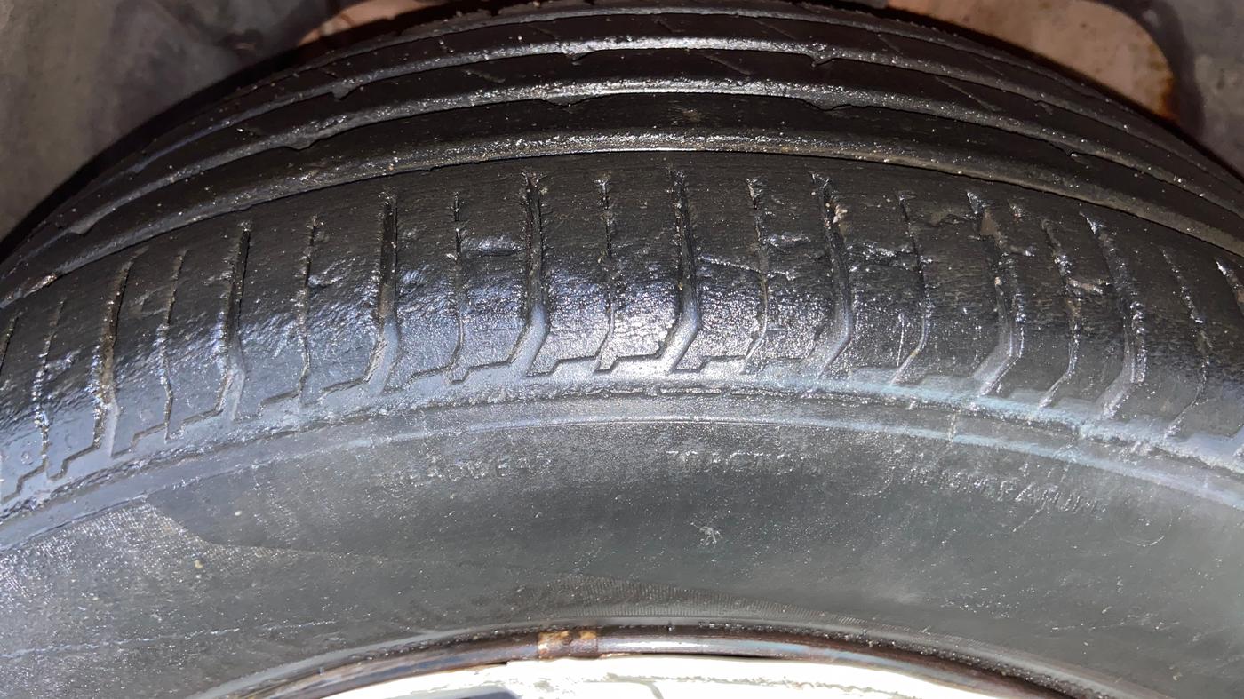 2013 Ford Ecosport AMBIENTE 1.5L DIESEL, Diesel, Manual, 96,884 km, Left Front Tyre Tread