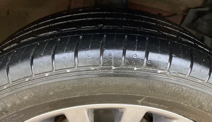 2018 Maruti Ciaz ALPHA  AT 1.4  PETROL, Petrol, Automatic, 33,118 km, Right Front Tyre Tread