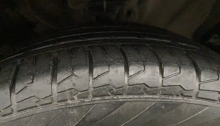 2018 Hyundai Creta SX PLUS AT 1.6 DIESEL, Diesel, Automatic, 81,580 km, Right Front Tyre Tread