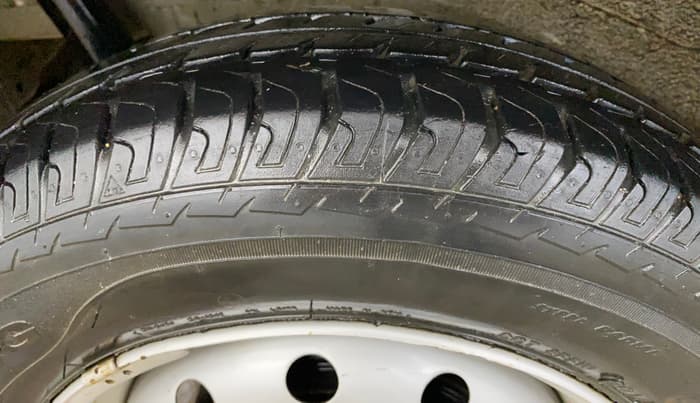 2014 Maruti Wagon R 1.0 LXI, Petrol, Manual, 13,460 km, Right Rear Tyre Tread