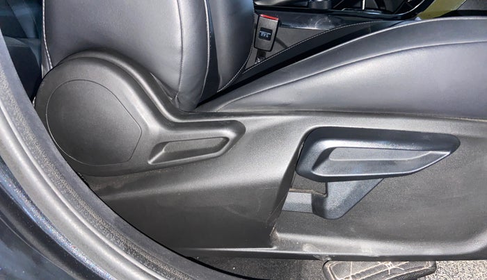 2022 Tata NEXON XZA PLUS PETROL DARK EDITION, Petrol, Automatic, 49,352 km, Driver Side Adjustment Panel