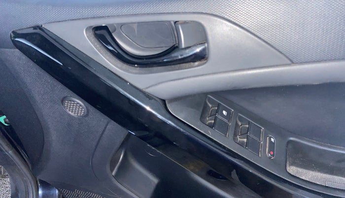 2022 Tata NEXON XZA PLUS PETROL DARK EDITION, Petrol, Automatic, 49,352 km, Driver Side Door Panels Control