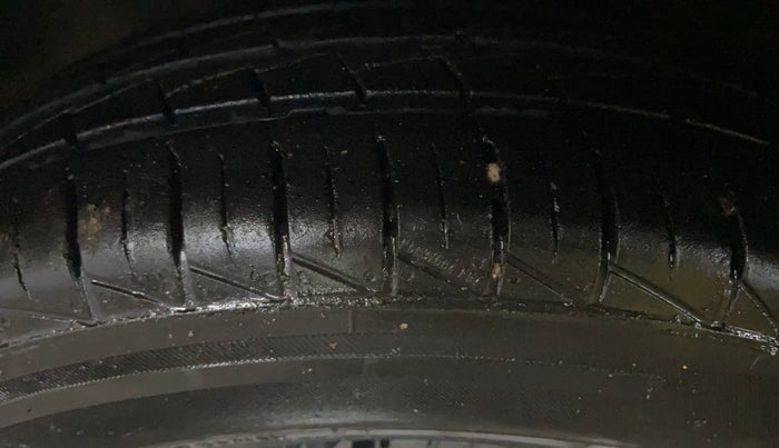 2022 Maruti Alto LXI O, Petrol, Manual, 8,104 km, Left Front Tyre Tread