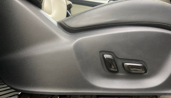 2023 MG ASTOR SAVVY 1.5 CVT, Petrol, Automatic, 17,710 km, Driver Side Adjustment Panel
