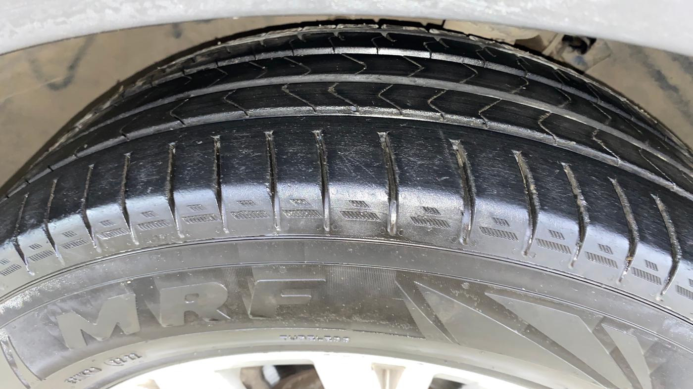 2017 Volkswagen TIGUAN COMFORTLINE TDI AT, Diesel, Automatic, 81,532 km, Left Front Tyre Tread
