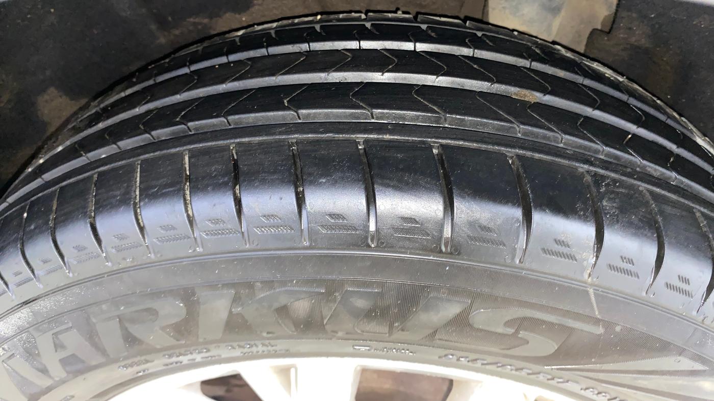 2017 Volkswagen TIGUAN COMFORTLINE TDI AT, Diesel, Automatic, 81,532 km, Left Rear Tyre Tread